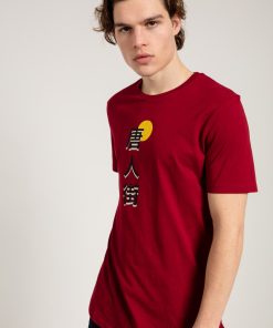 Alternative view of Jahr Marc London Slim Fit T-shirt in Red with Chinese Print
