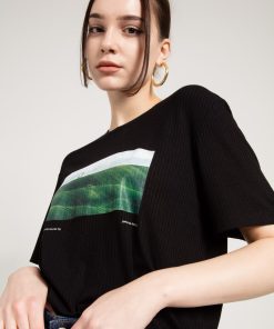Alternative view of Jahr Marc London Oversized Basic T-shirt in Black with Print