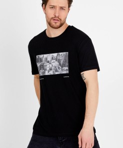 Alternative view of Jahr Marc London Basic T-shirt in Black with Print