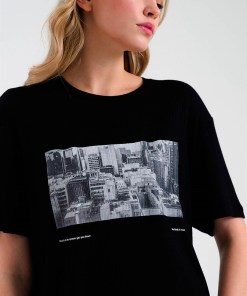Alternative view of Jahr Marc London Oversized Basic T-shirt in Black with Print