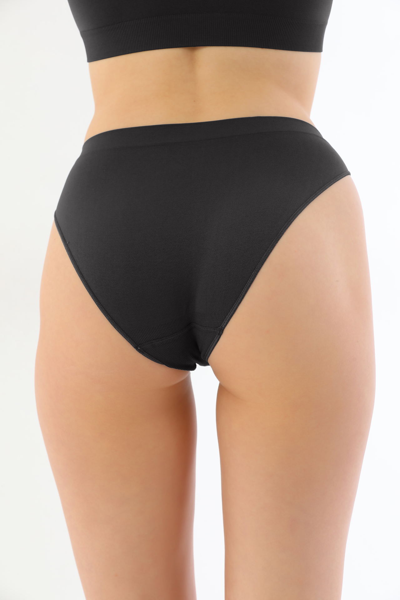 M,I Soft Seamless Panties in Black / Code 3001 - Image 5